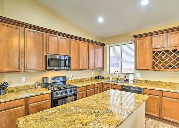 4 Mi To Stadium! Snowbird Haven W/ Pool
