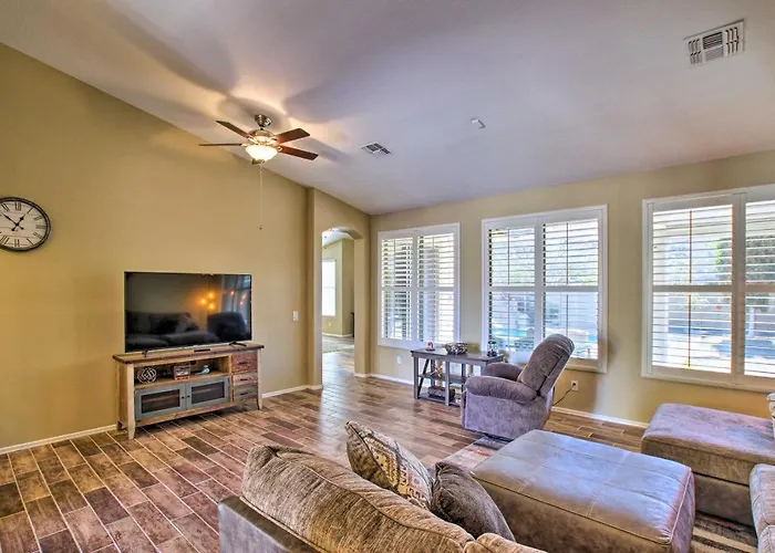 4 Mi To Stadium! Snowbird Haven W/ Pool Casa vacanze Surprise